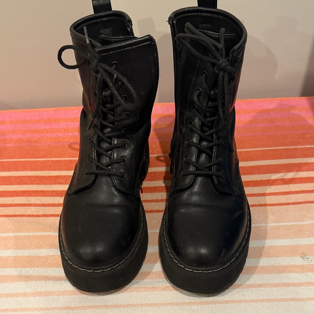 Steve Madden Black Lace Up Boots